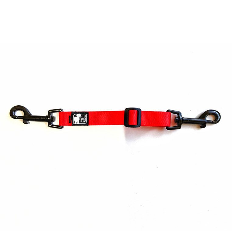 Bêtes Gourmandes. Sangle de sécurité rouge Le Chien Blanc pour chien, attaché au collier et au harnais pour empêcher les fuites. 19,99$