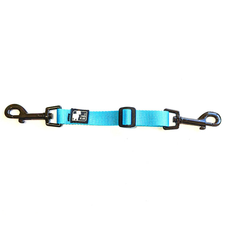 Bêtes Gourmandes. Sangle de sécurité bleu Le Chien Blanc pour chien, attaché au collier et au harnais pour empêcher les fuites. 19,99$