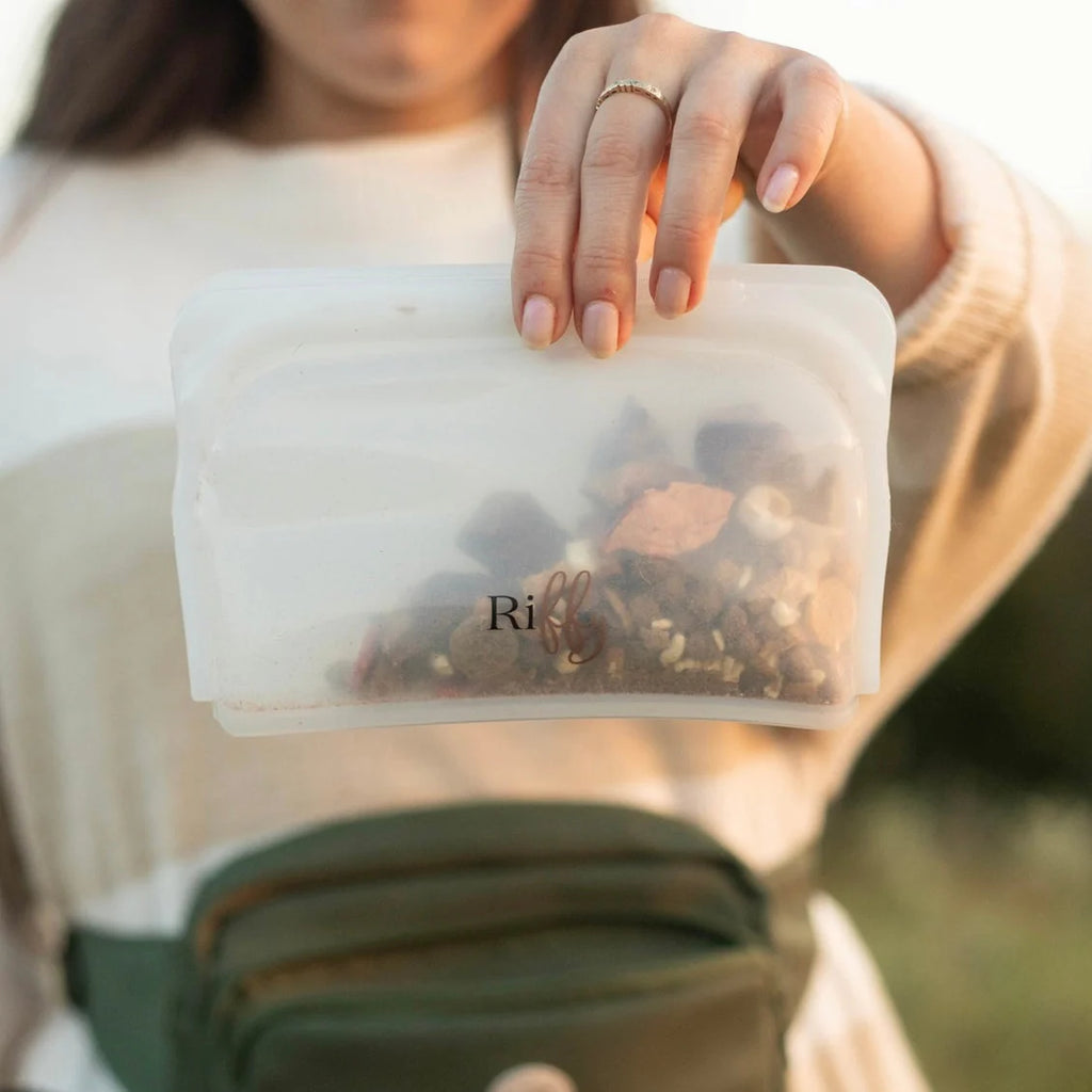 RIFFY - Pochette en silicone. Bêtes Gourmandes, boutique spécialisée alimentation, éducation et sports pour chiens à Québec.