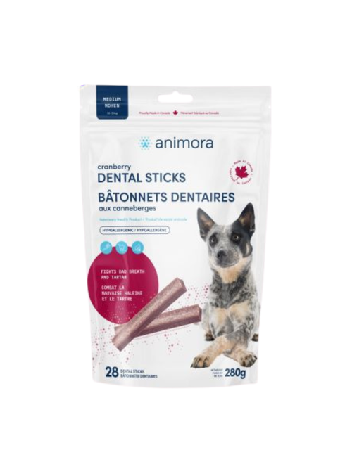 Les Bâtonnets dentaires aux canneberges Animora combattent la mauvaise haleine, le tartre et la plaque dentaire chez le chien. Ils améliorent la santé buccodentaire et aide au maintien des dents et des gencives saines. La forme et la composition des bâtonnets dentaires ont été optimisées pour nettoyer les dents lors de la mastication. Ils comprennent un abrasif doux qui permettra de combattre l’accumulation de tartre. Son goût alléchant permettra à l’animal de prendre plaisir à le mâcher et vous aurez plus 