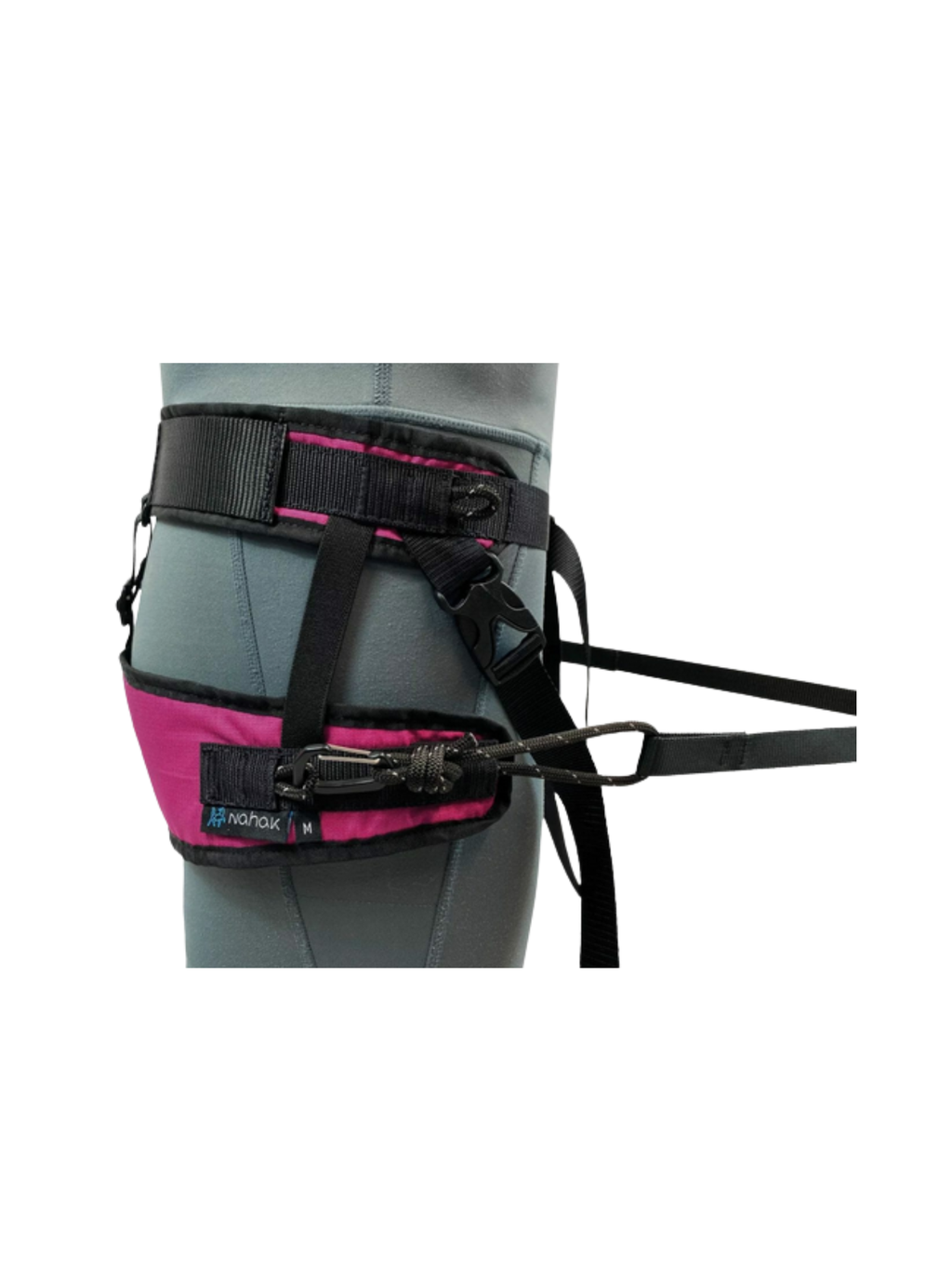 La ceinture par excellence pour les adeptes de sports attelés qui ont un chien qui tire fort ! Le design de notre ceinture de traction hybride est unique sur le marché et vous permet, en quelques secondes, de changer le mode de traction désiré. Bêtes Gourmandes spécialiste en nutrition pour chien et chat et comportement canin à Québec.