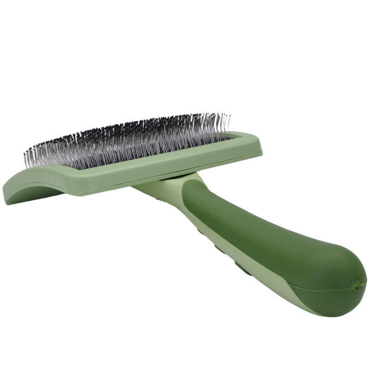 SAFARI - Brosse courbée ferme. Bêtes Gourmandes, boutique spécialisée alimentation, éducation et sports pour chiens à Québec.
