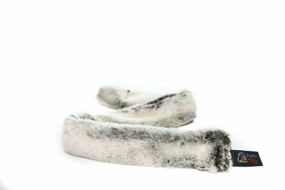 SCHUM - Tug en fourrure synthétique. Bêtes Gourmandes, boutique spécialisée alimentation, éducation et sports pour chiens à Québec.