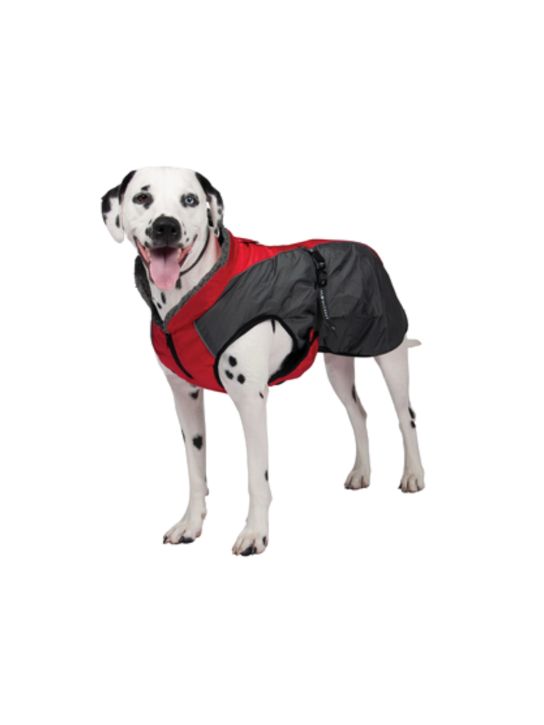 Manteau pour chien à couverture complète conçu pour la fonctionnalité et les climats froids. Imperméable avec une doublure en polaire confortable pour plus de chaleur, ce manteau est doté d'une bande ventrale en forme de Y couvrant toute la poitrine pour une protection supplémentaire de la poitrine et du ventre.